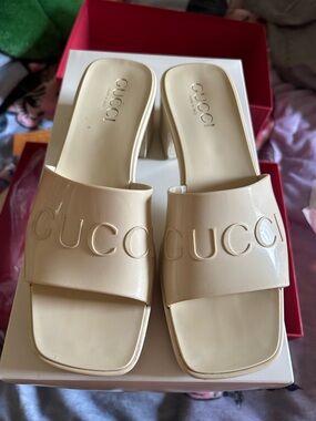 Gucci Cream Patent Logo Slide Sandals
